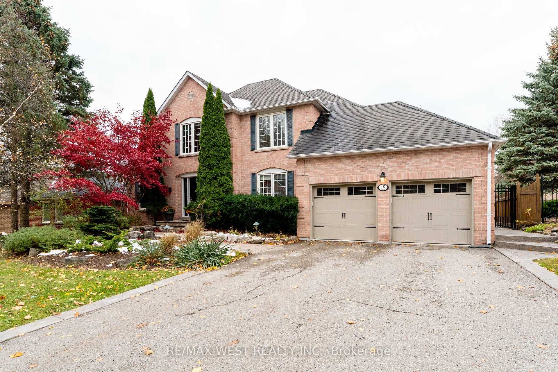 18 Harrowsmith Place, Richmond Hill, ON L4E 2J9 - Photo 1