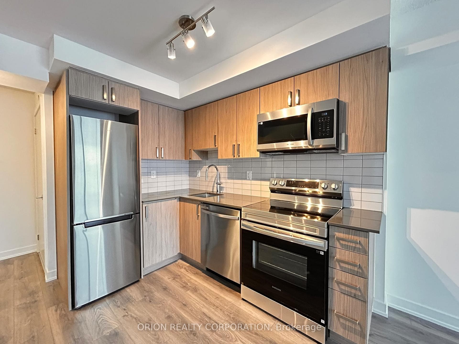 1010 Sandy Beach Road Unit 1301, Pickering, ON L1W 0C7 - Photo 1