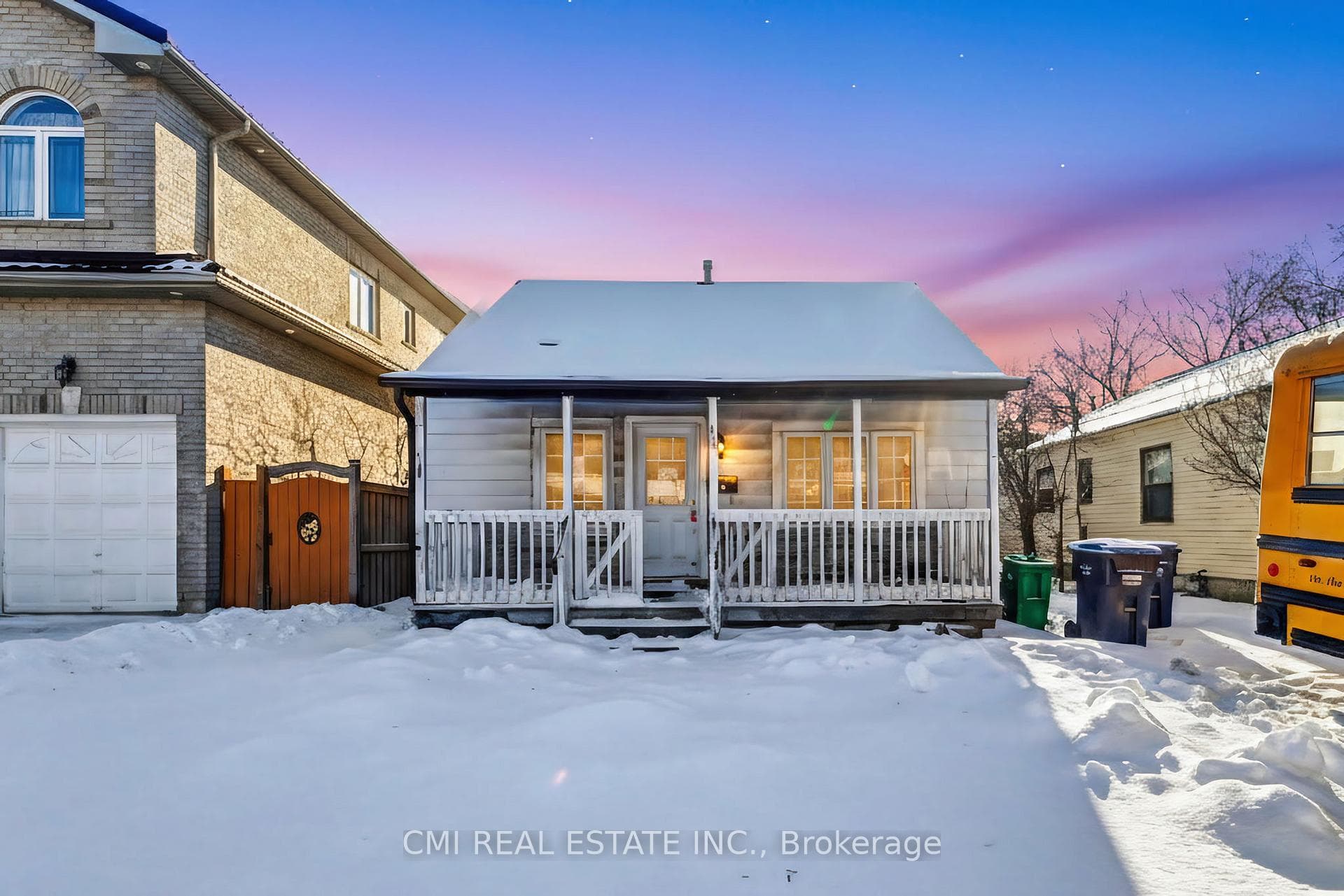 3032 Victory Crescent, Mississauga, ON L4T 1L4 - Photo 1