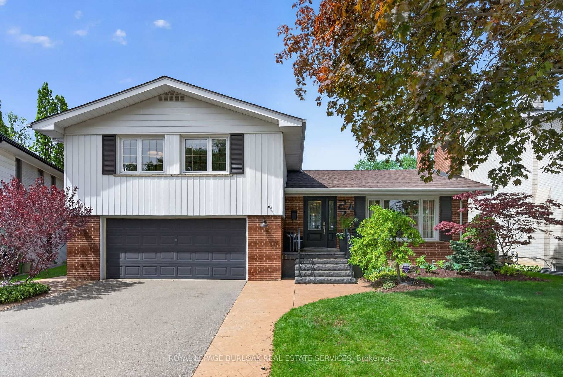 27 Shortland Crescent, Toronto W09