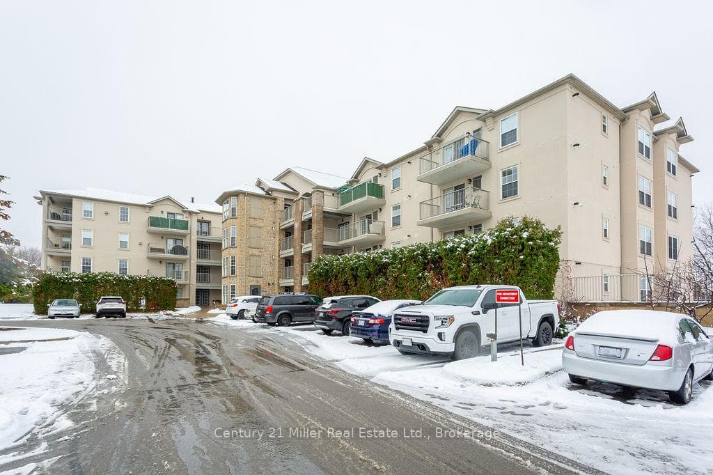 1450 Bishops Gate Unit 111, Oakville, ON L6M 4N1 - Photo 1