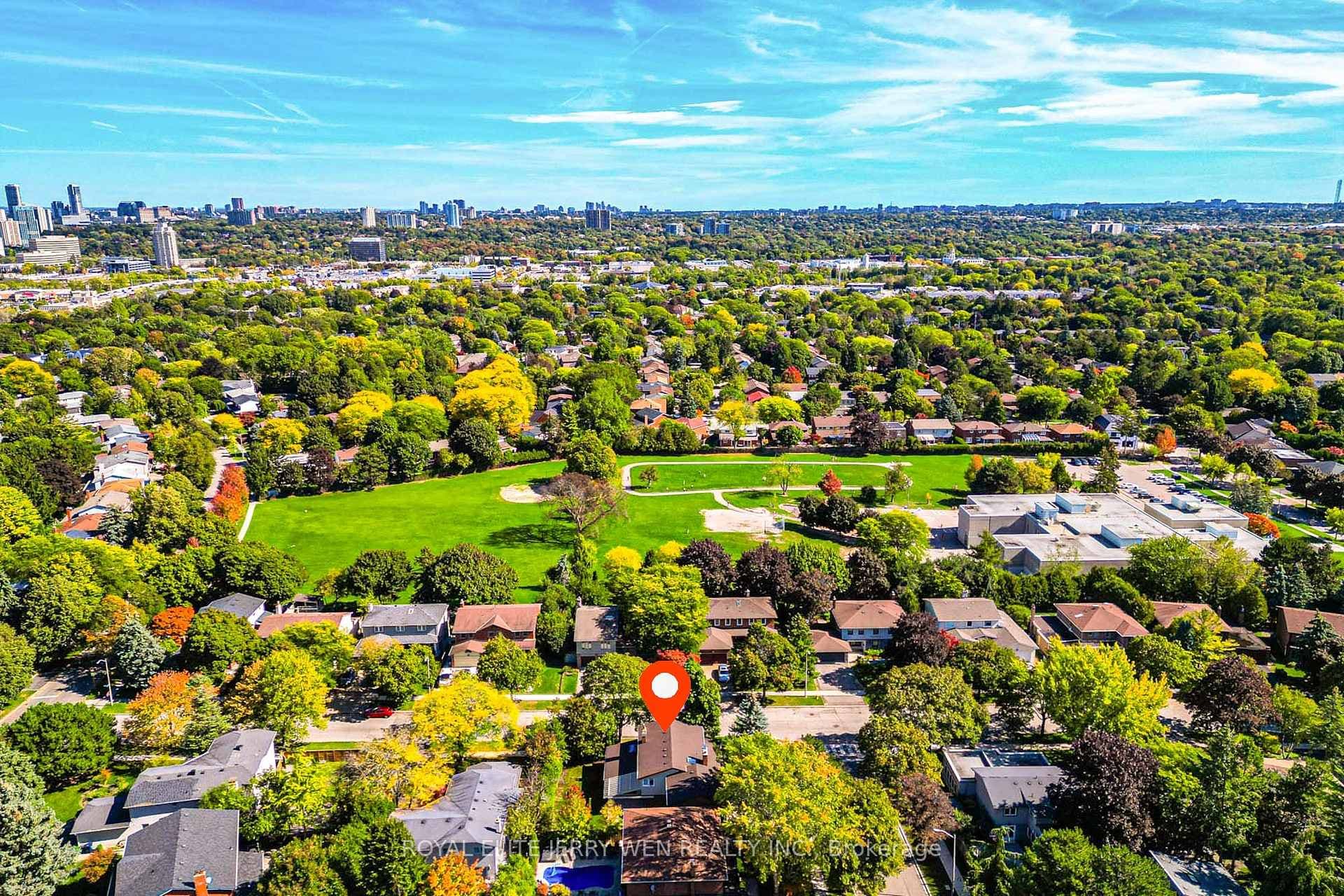 36 Cheval Drive, Don Mills / Parkwoods / Victoria Village, ON M3B 1R6 - Photo 1