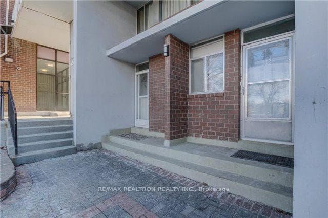 95 Leeward Glenway Unit 112, Flemingdon Park / Don Mills, ON M3C 2Z6 - Photo 1