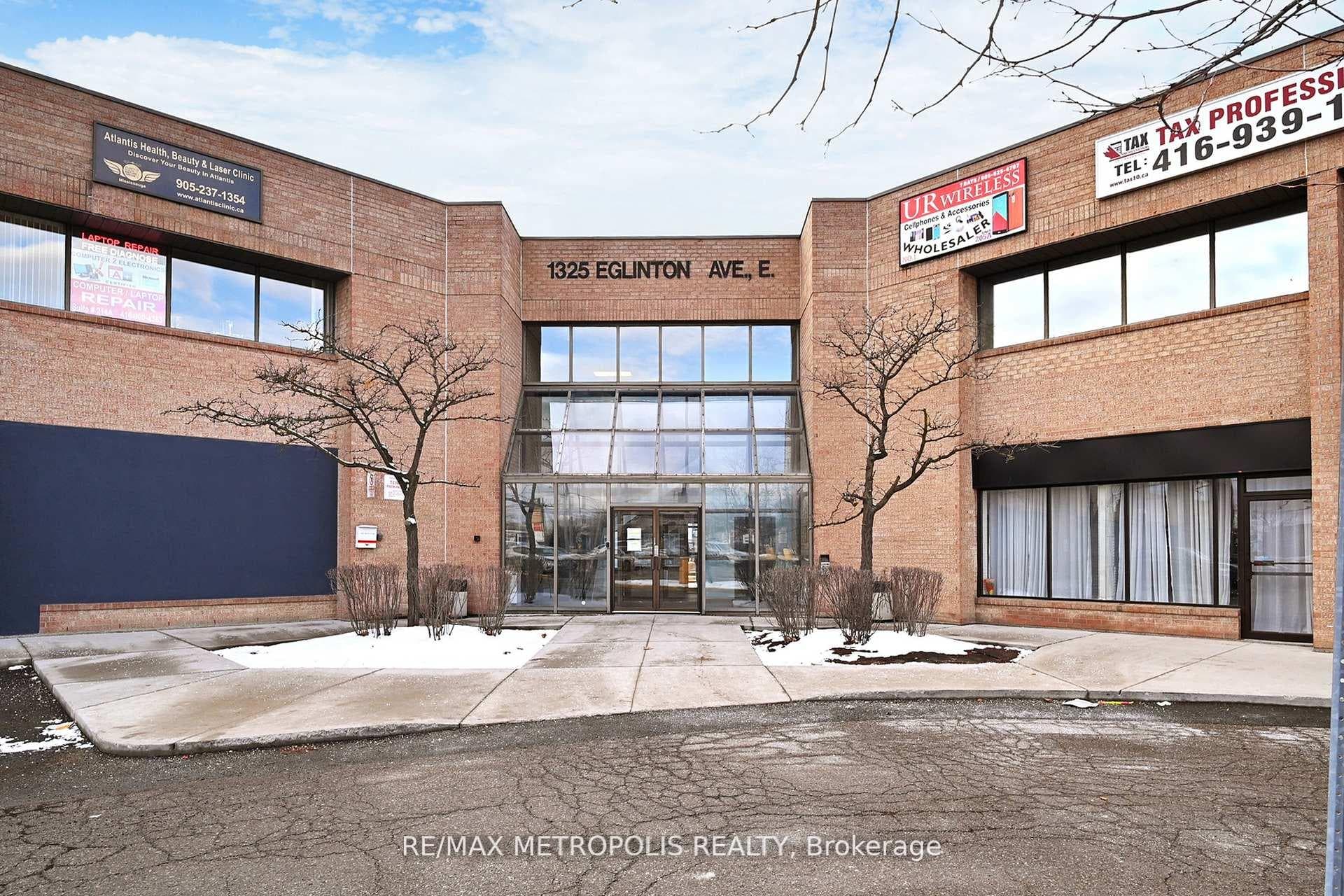 1325 Eglinton Avenue Unit 223, Mississauga, ON L4W 4L9 - Photo 1
