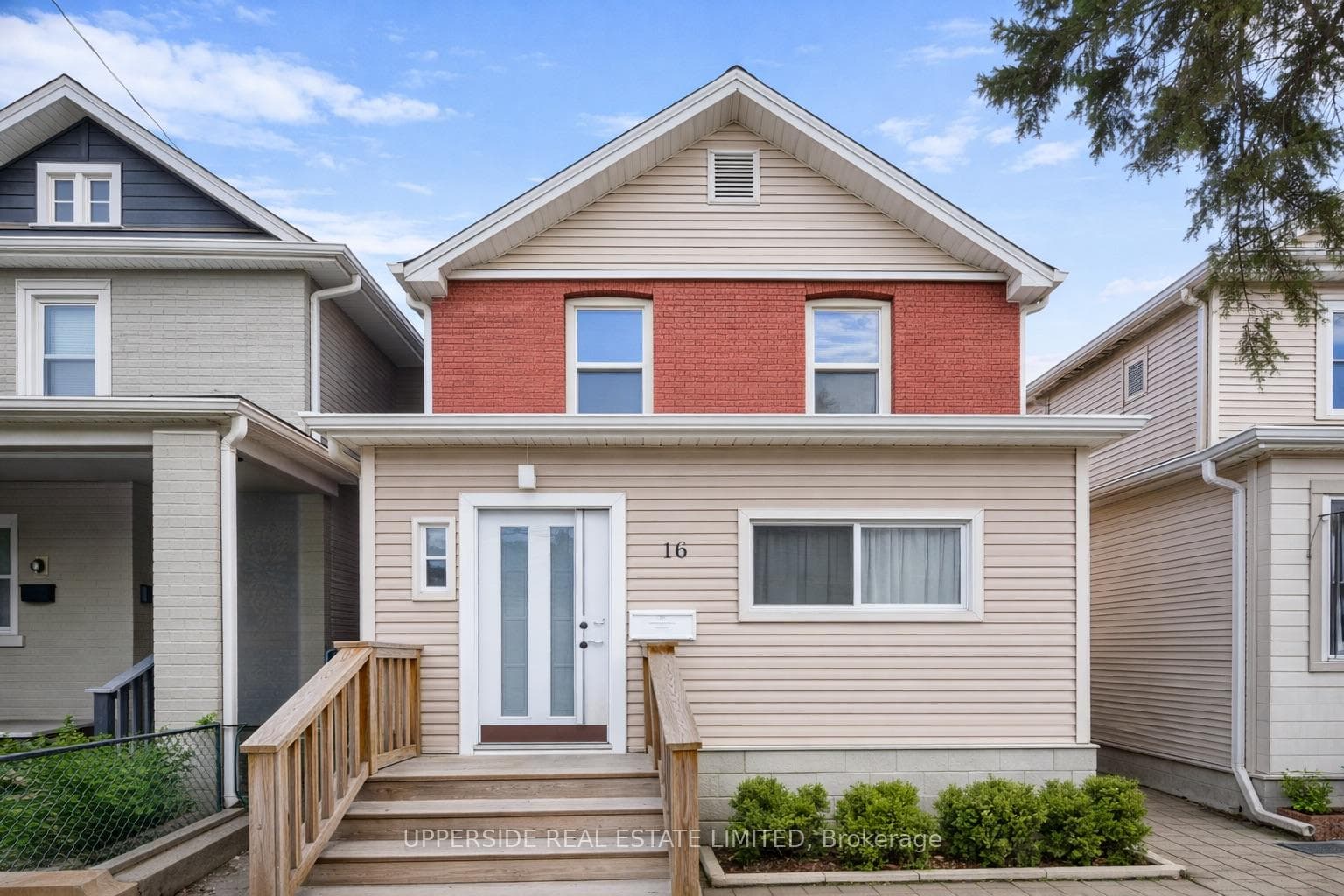 16 Strathmore Boulevard, Danforth / East York, ON M4J 1P2 - Photo 1