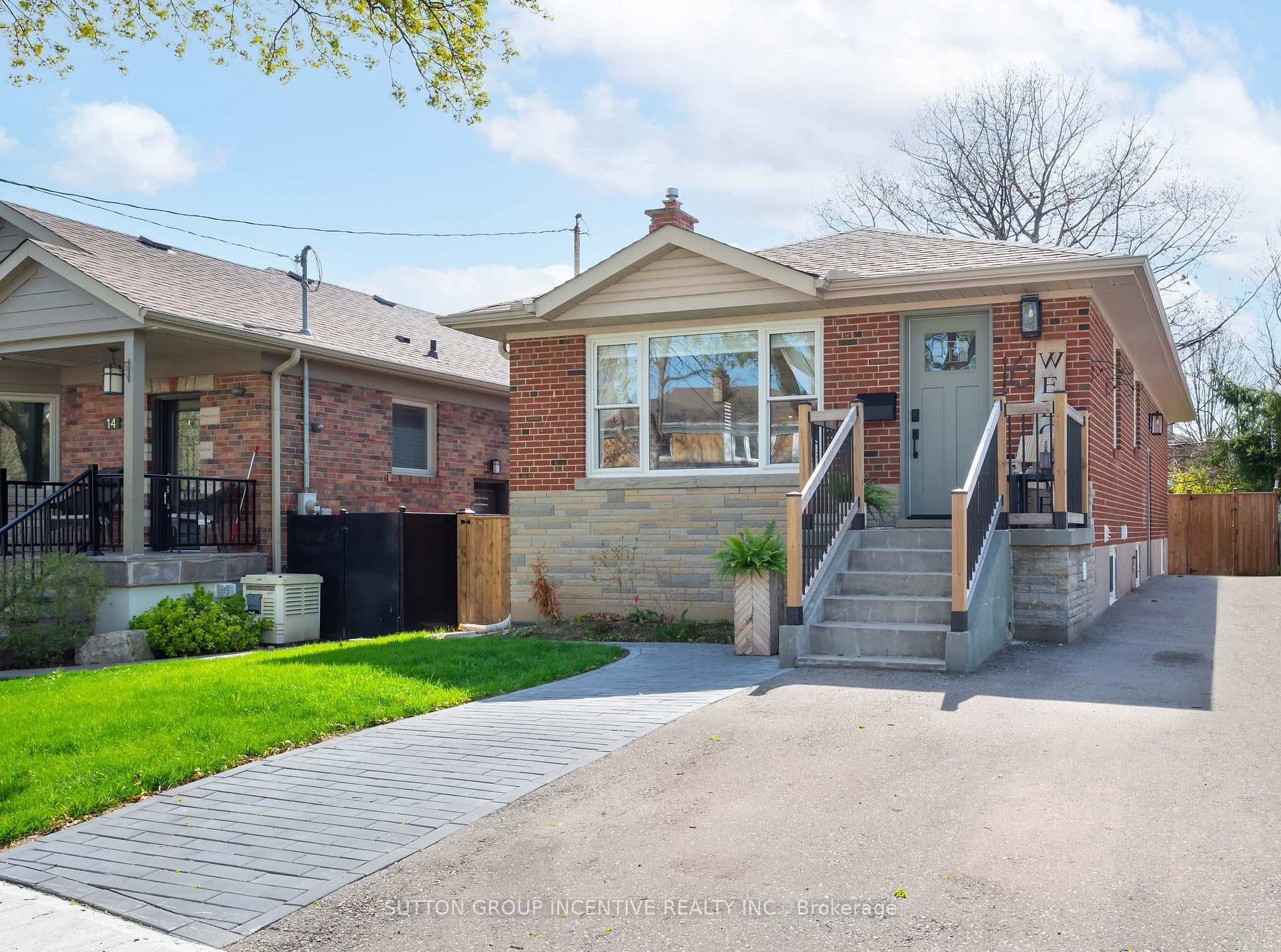 16 Robindale Avenue, Toronto W06