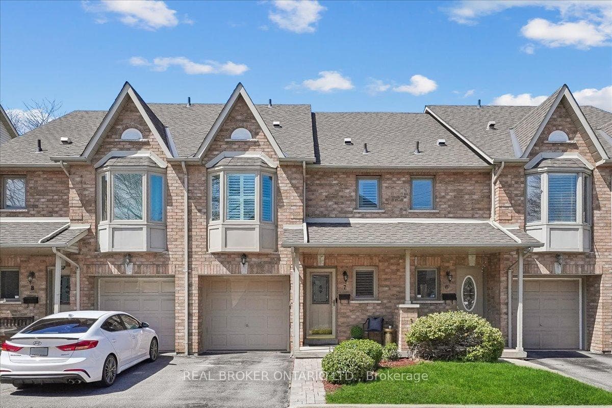 1385 Lakeshore Road Unit Unit 7, Mississauga, ON L5J 4T6 - Photo 1
