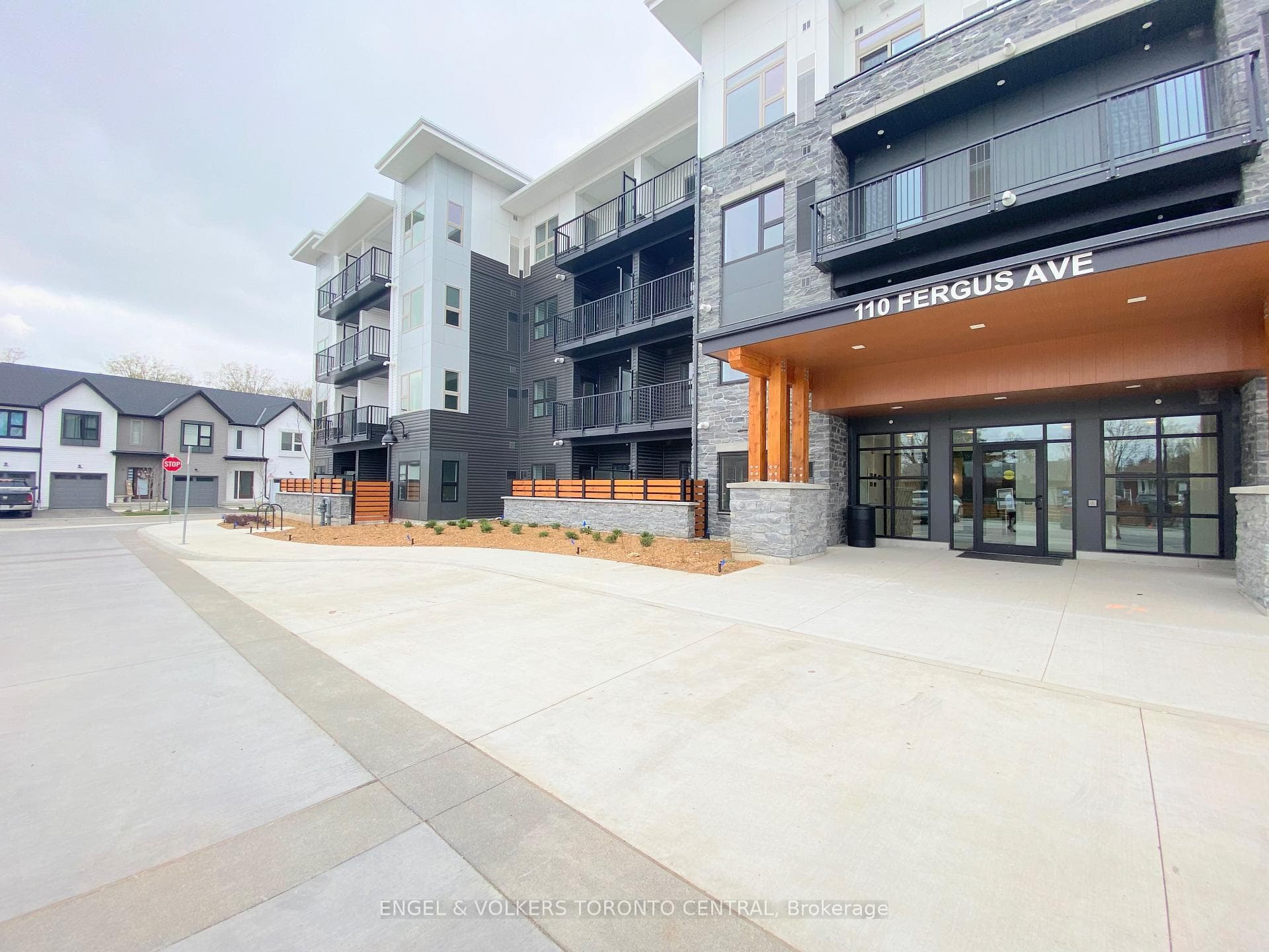 110 Fergus Avenue Unit 401, Kitchener, ON N2A 2H2 - Photo 1