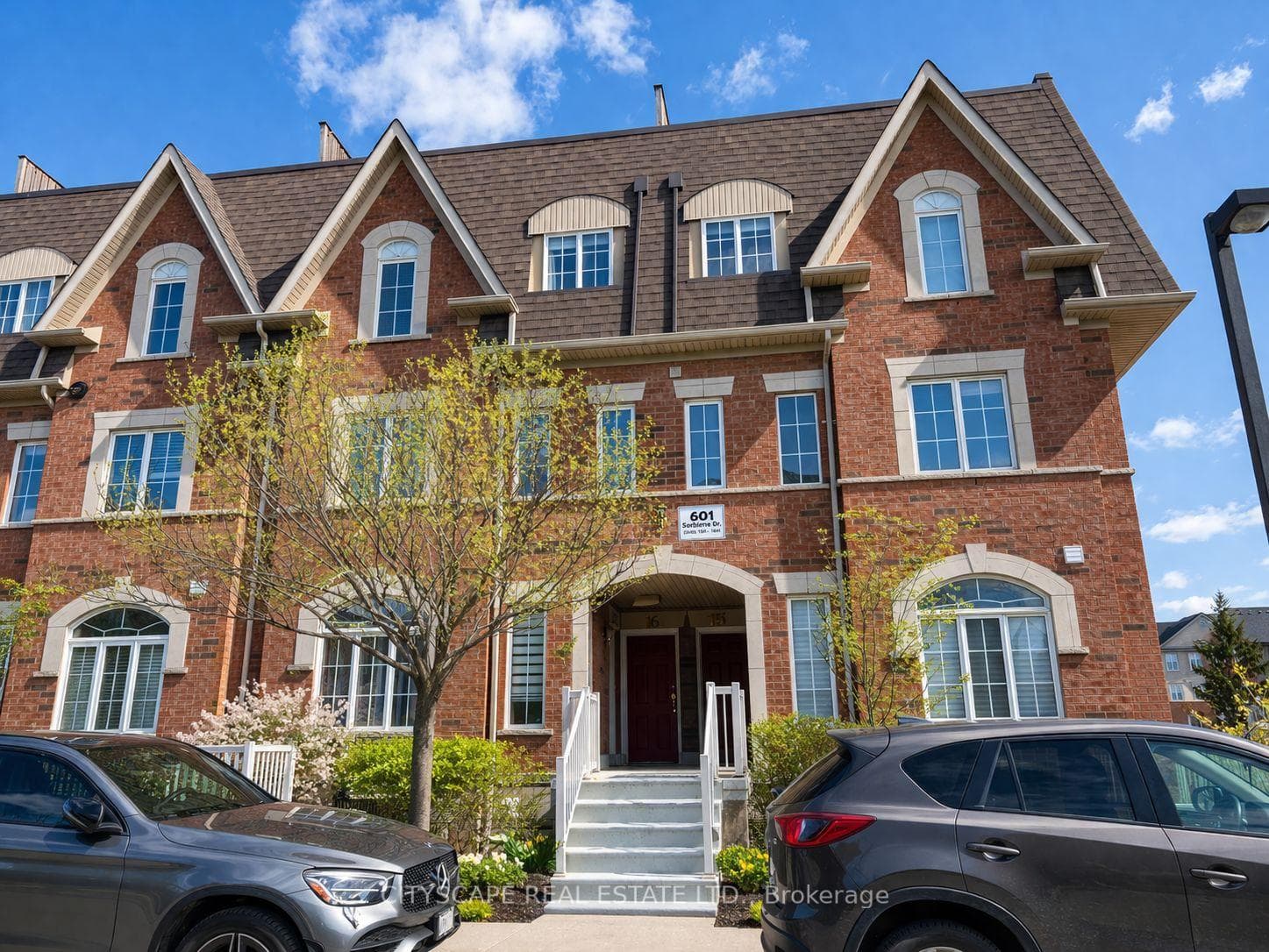 601 Shoreline Drive Unit 162, Mississauga, ON L5B 4K1 - Photo 1