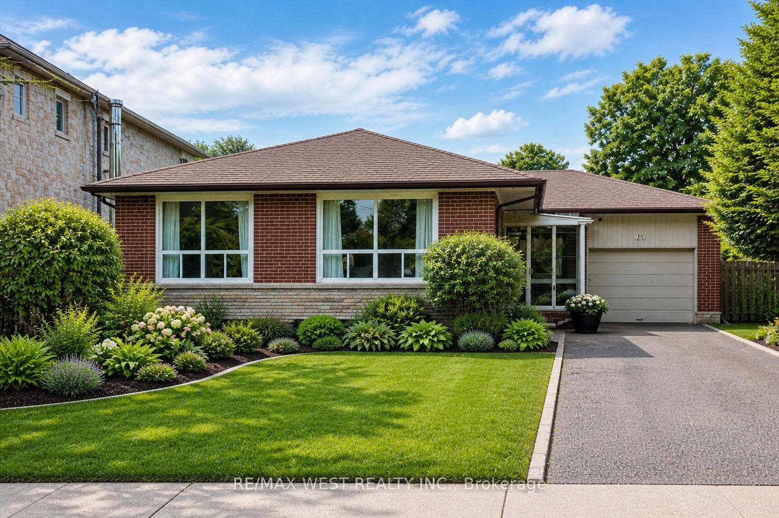 15 Hamlyn Crescent Unit Bsmt, Etobicoke (Islington / Rexdale), ON M9B 1Y9 - Photo 1