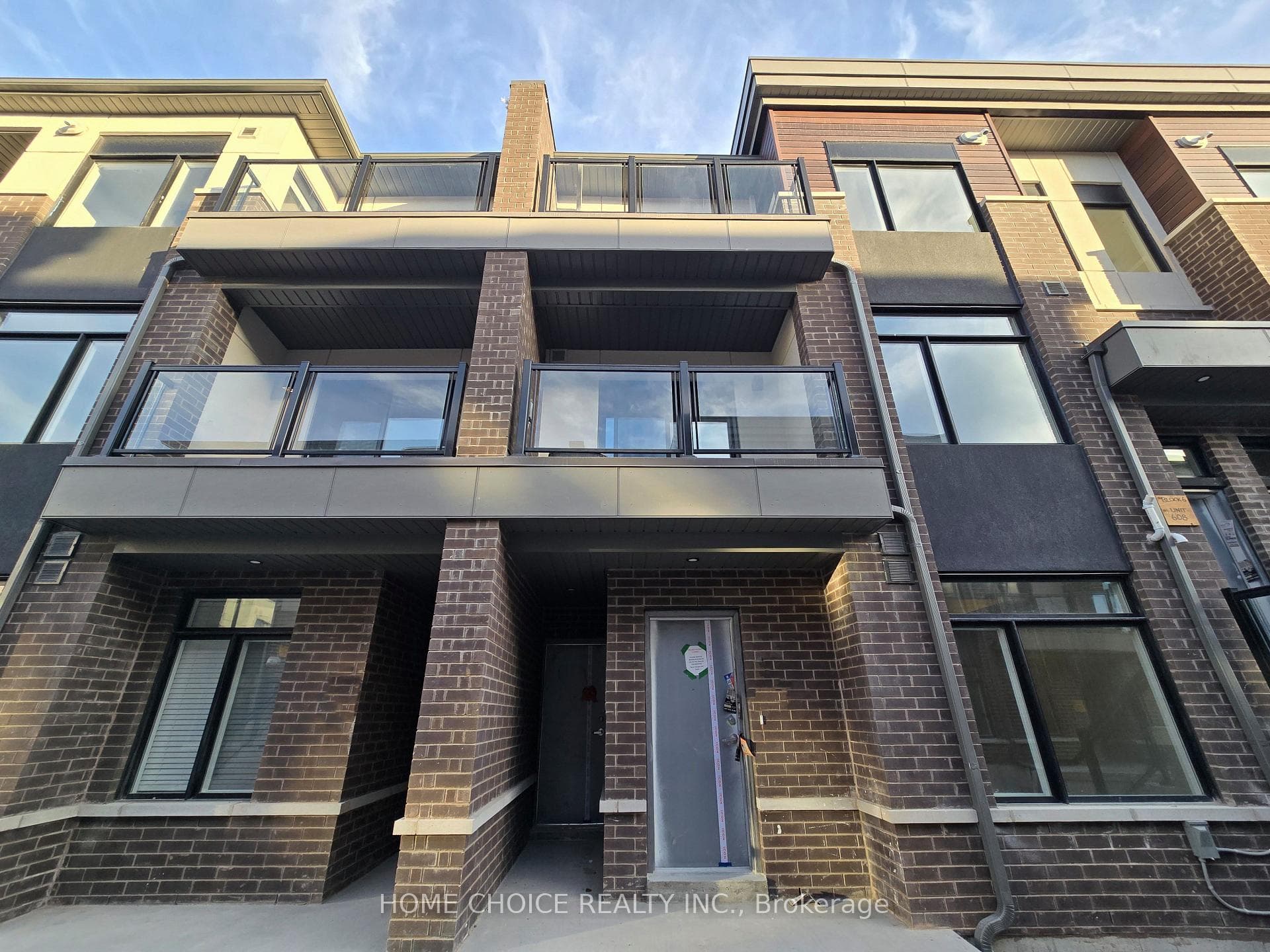1695 Dersan Street Unit 1006, Pickering