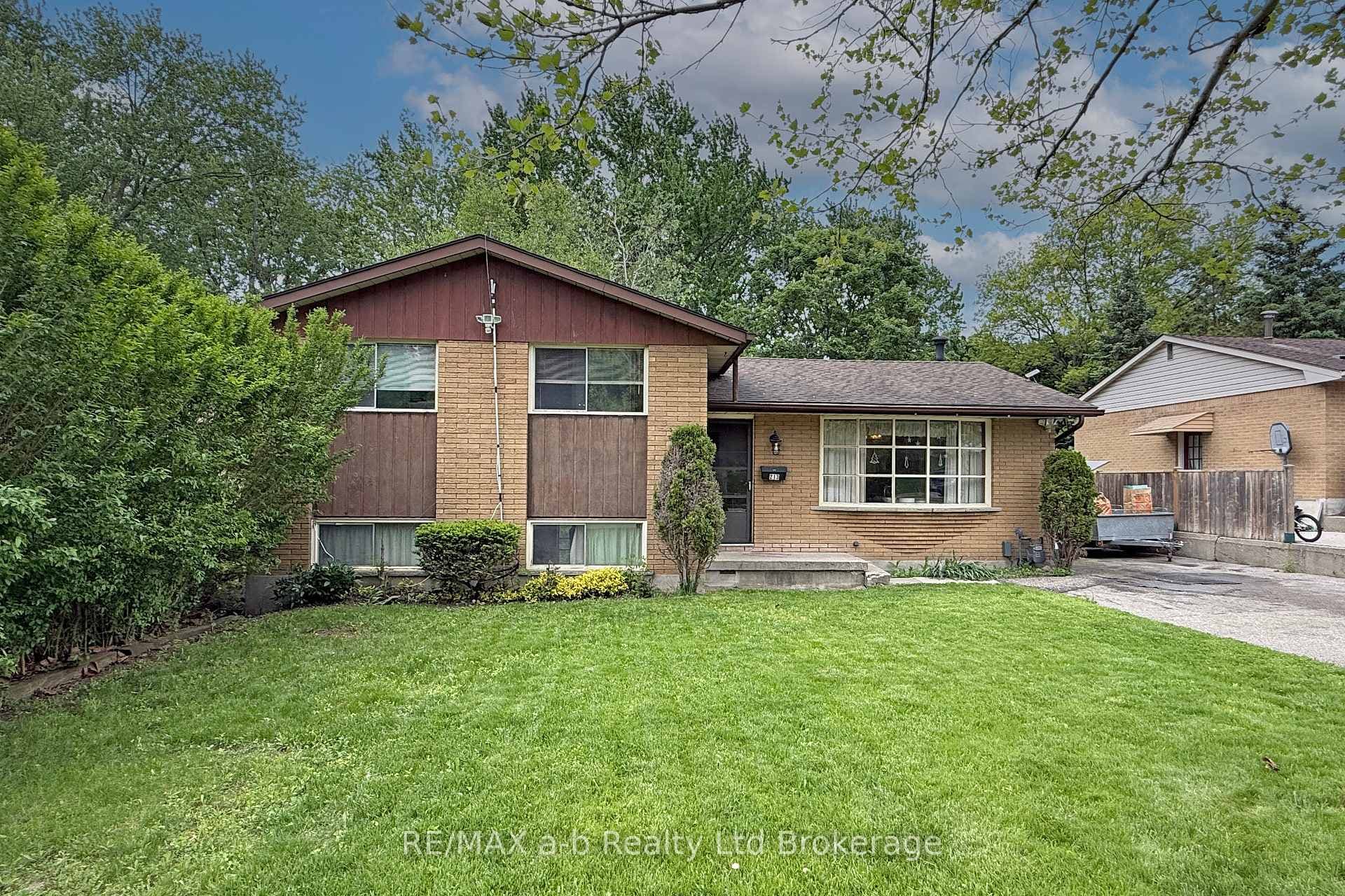 213 Belgrave Street, Woodstock, ON N4S 7K1 - Photo 1