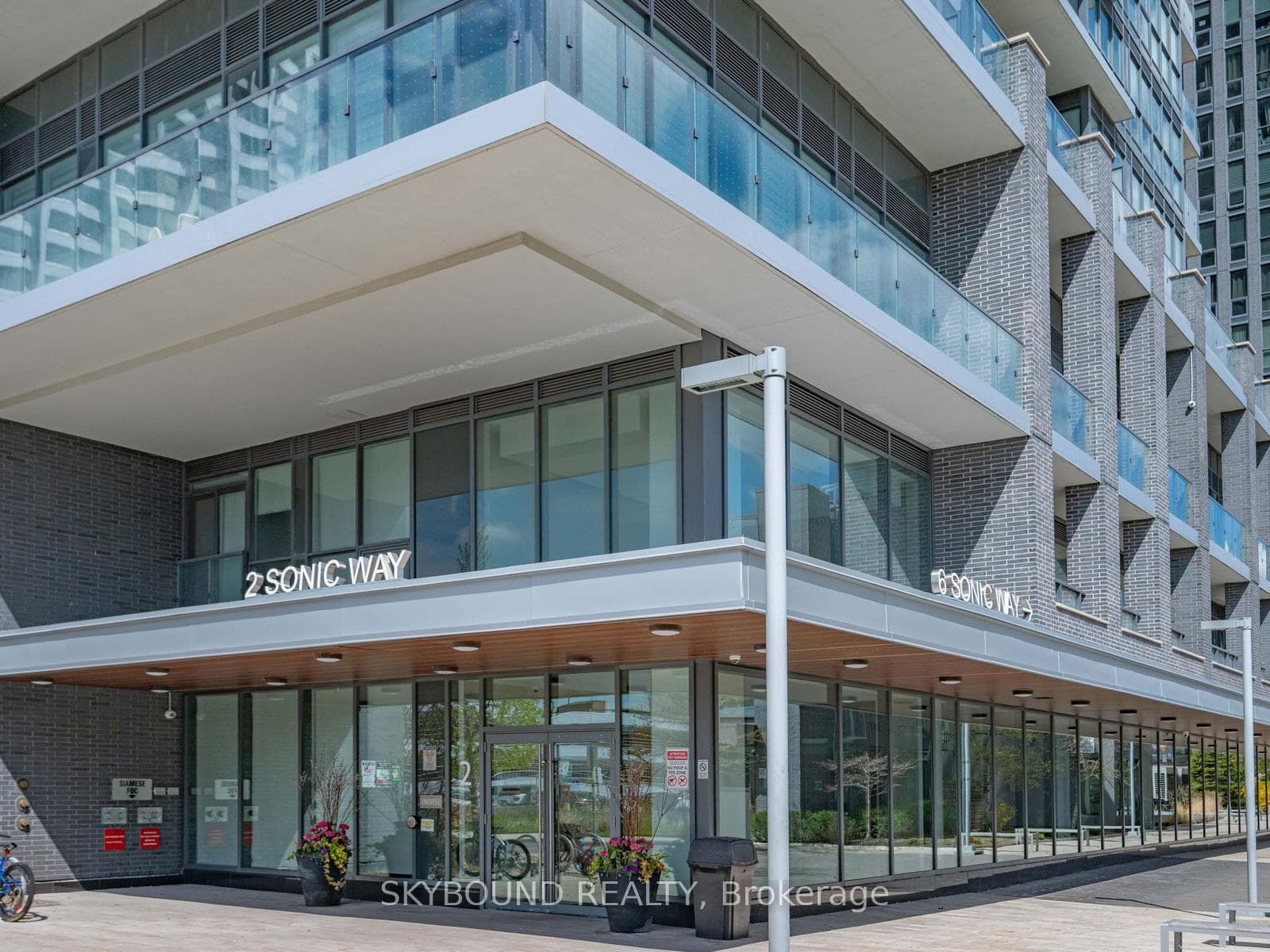 2 Sonic Way Unit 1910, Flemingdon Park / Don Mills, ON M3C 0P2 - Photo 1