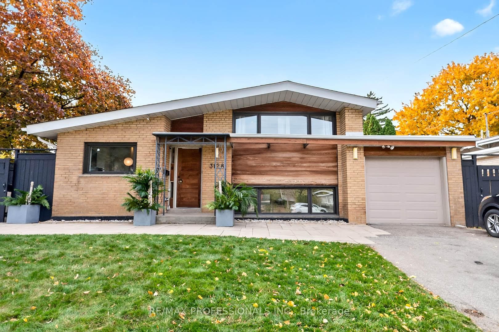 3128 Constitution Boulevard, Mississauga, ON L4Y 2Z3 - Photo 1