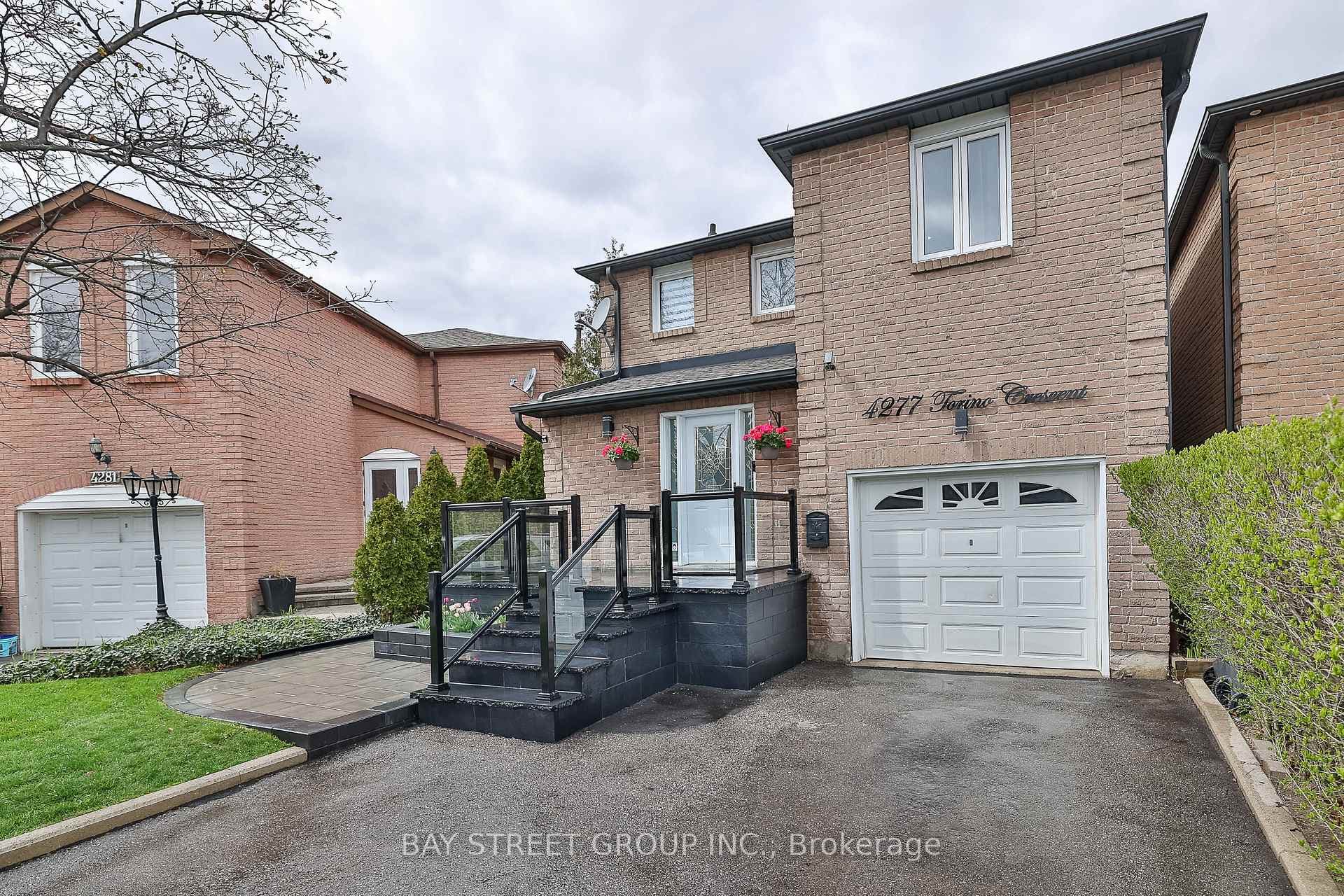 4277 Torino Crescent, Mississauga, ON L4W 3T4 - Photo 1