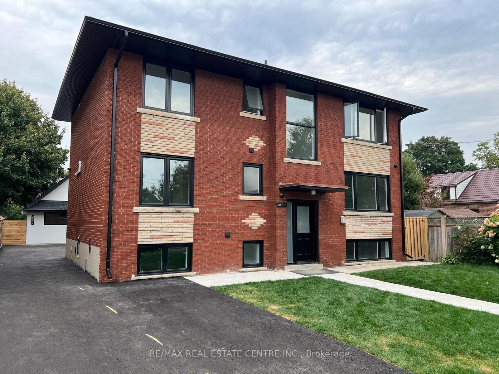 255 Gamma Street, Liberty Village / Parkdale / South Parkdale, ON M8W 4G9 - Photo 1