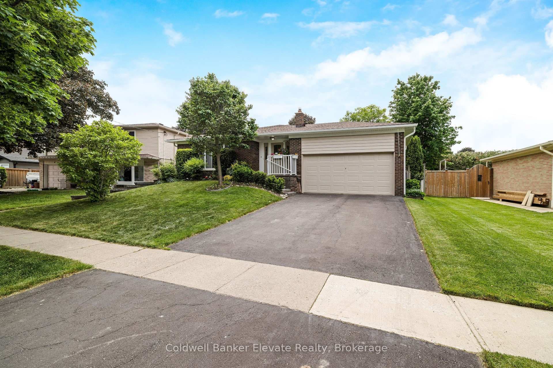 6 Metcalfe Court, Halton Hills, ON L7G 4N6 - Photo 1