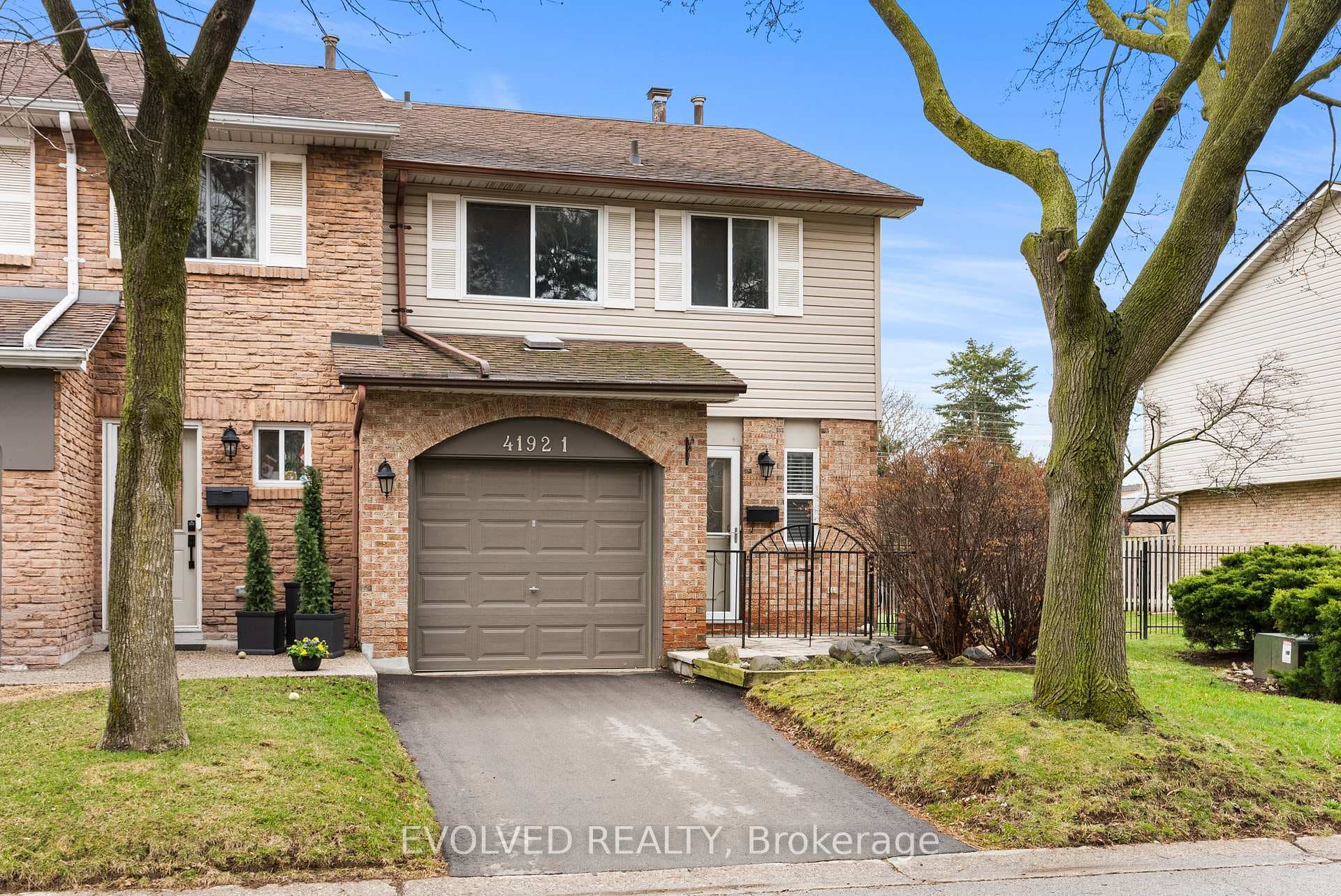 4192 Longmoor Drive Unit 1, Burlington