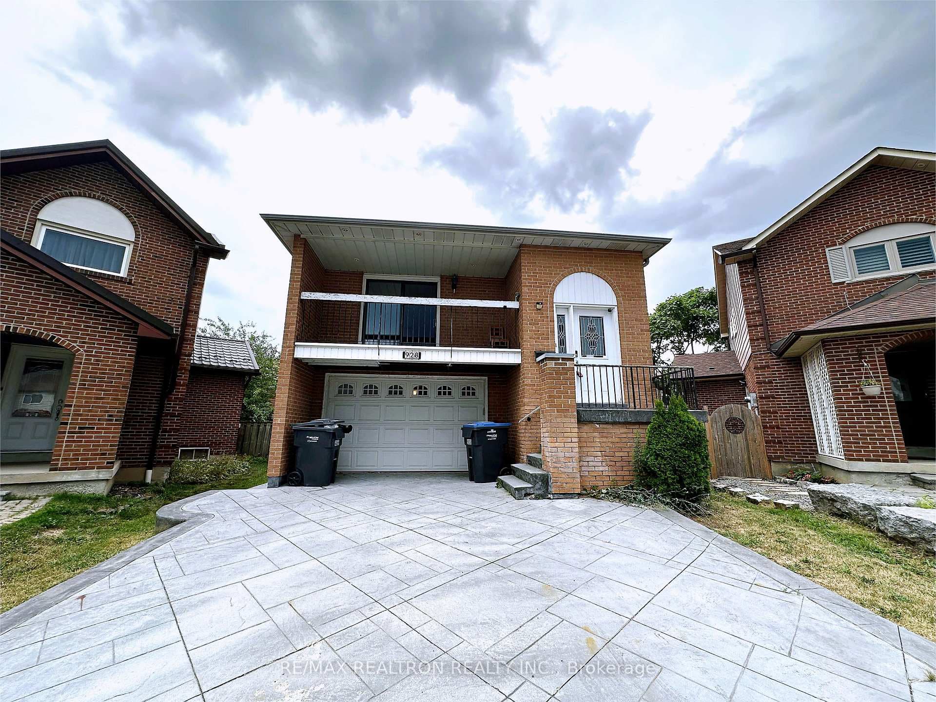 928 Knollwood Court, Mississauga, ON L5C 3L9 - Photo 1