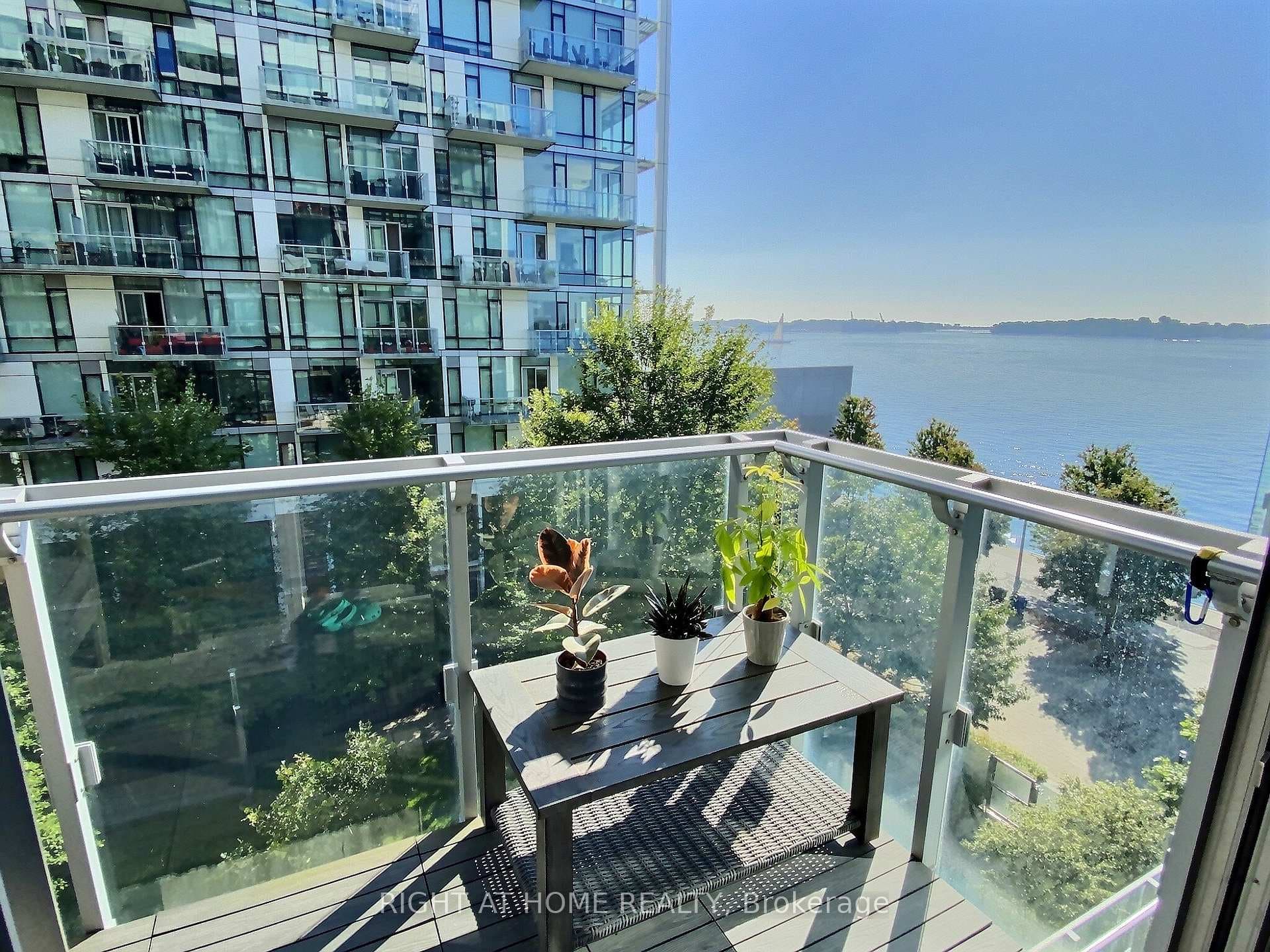 39 Queens Quay Unit 515, Regent Park / Cabbagetown / St. James Town, ON M5E 0A5 - Photo 1