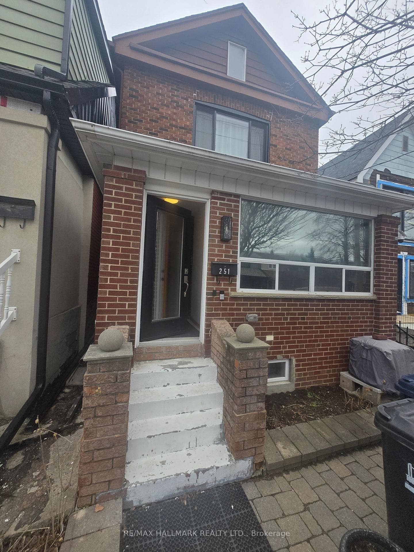 251 Silverthorn Avenue Unit Main, Keelesdale / Eglinton West, ON M6N 3K2 - Photo 1