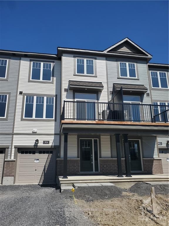 904 LIXNAW Court, Barrhaven