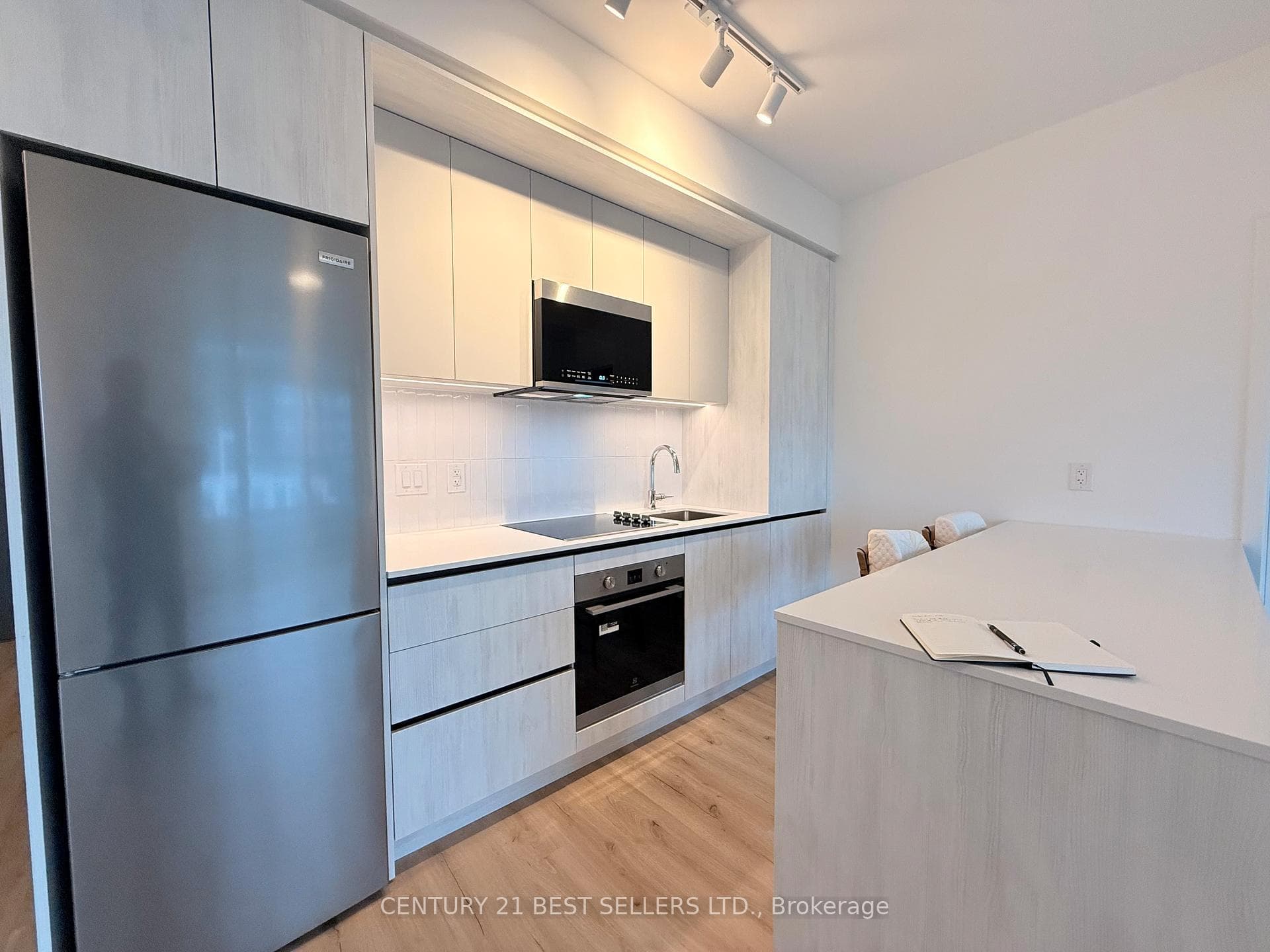 2485 Eglinton Avenue Unit 816, Mississauga, ON L5M 2T1 - Photo 1