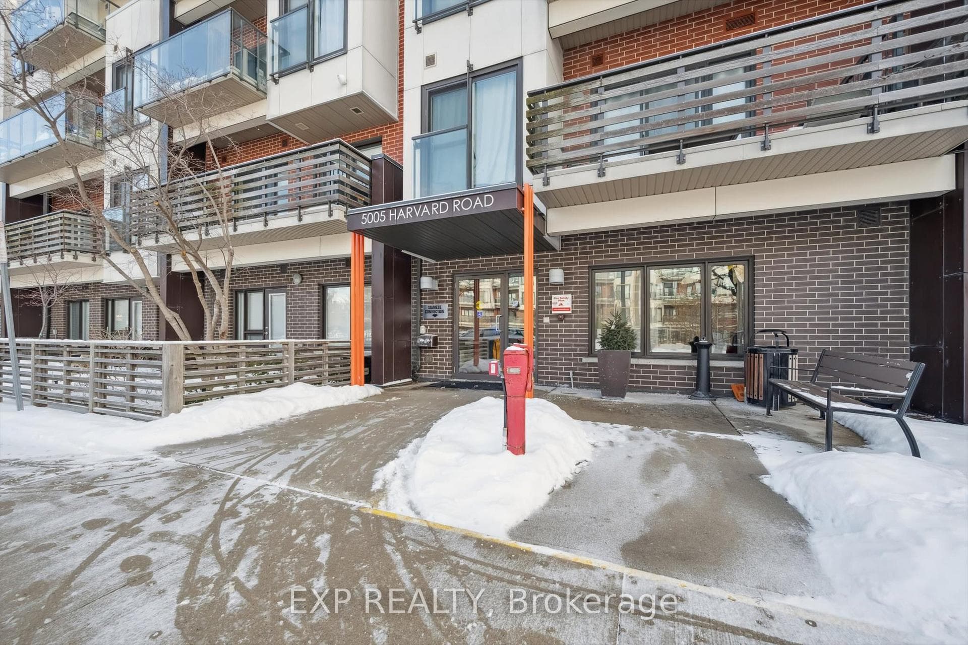 5005 Harvard Road Unit 305, Mississauga, ON L5M 0W5 - Photo 1