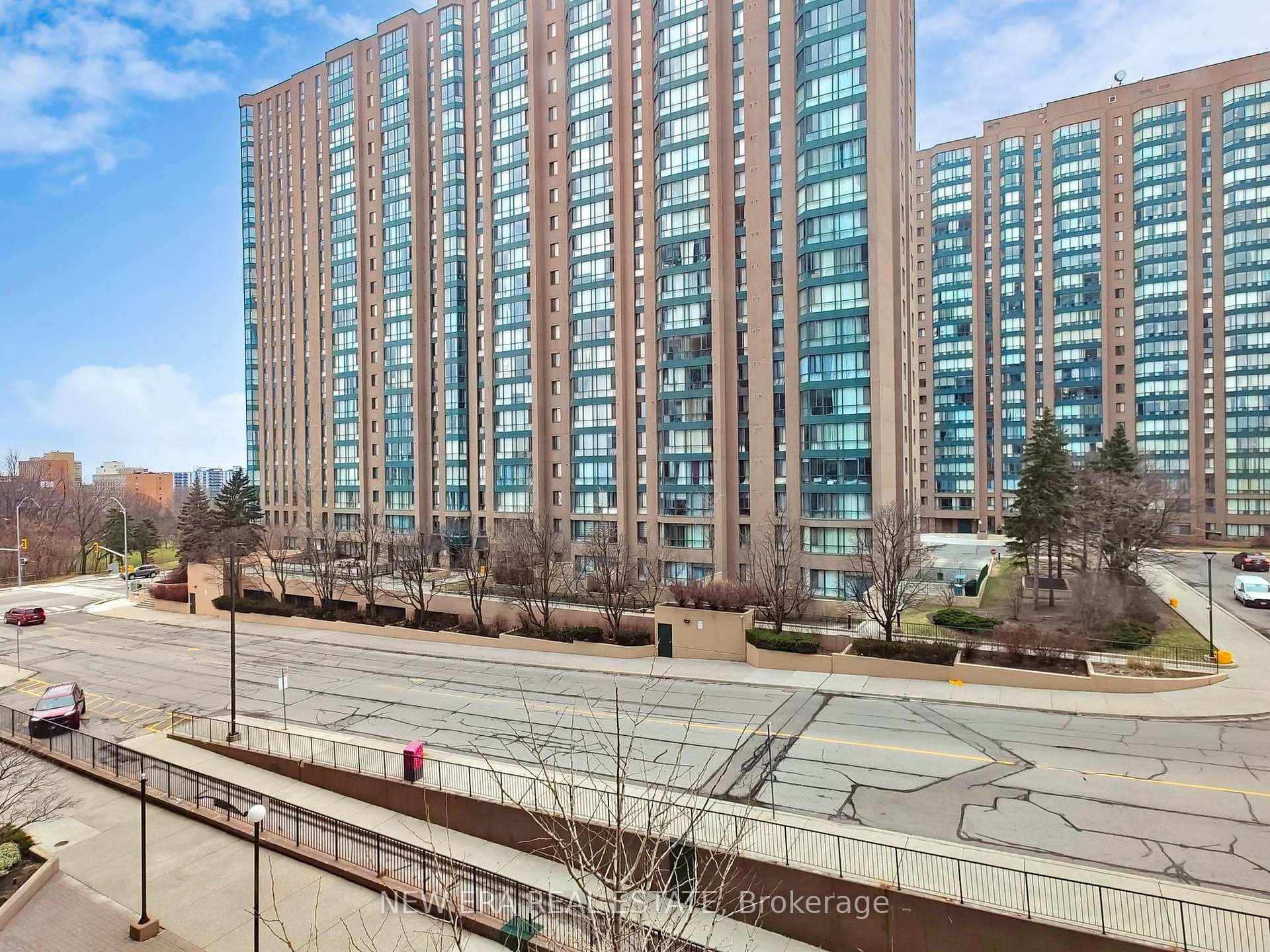 115 Hillcrest Avenue Unit 409, Mississauga, ON L5B 3Y9 - Photo 1