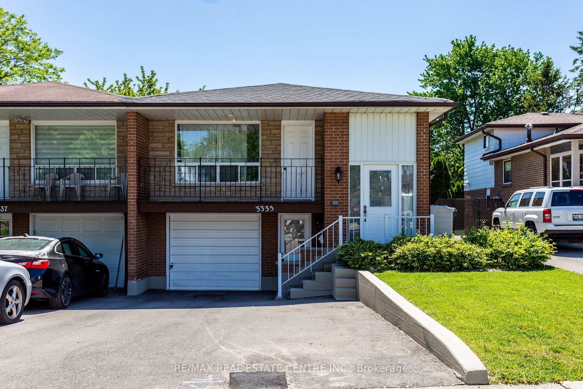 3335 Homark Drive, Mississauga, ON L4Y 2K5 - Photo 1