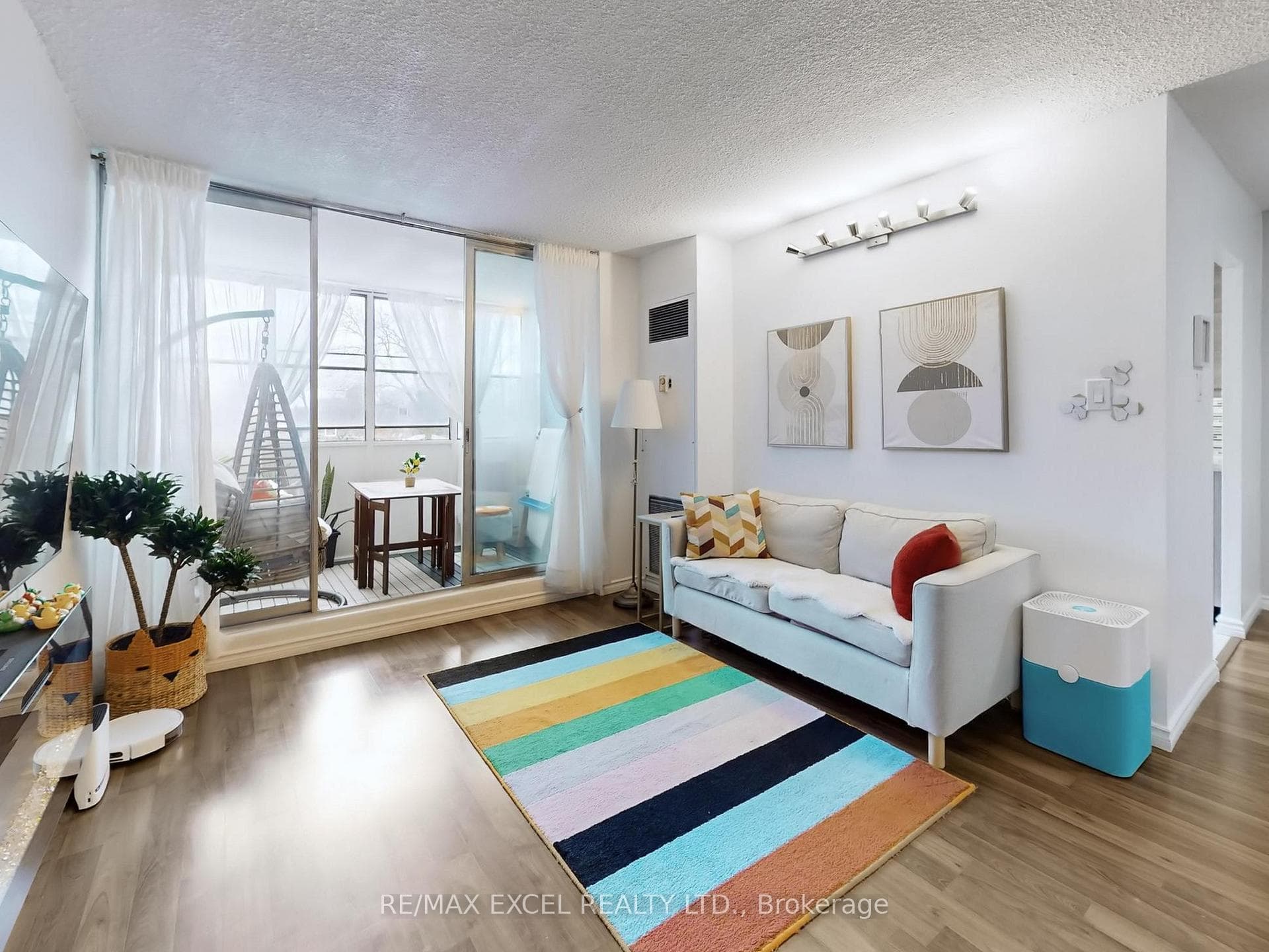 205 Hilda Avenue Unit 301, Thornhill / Willowdale, ON M2M 4B1 - Photo 1