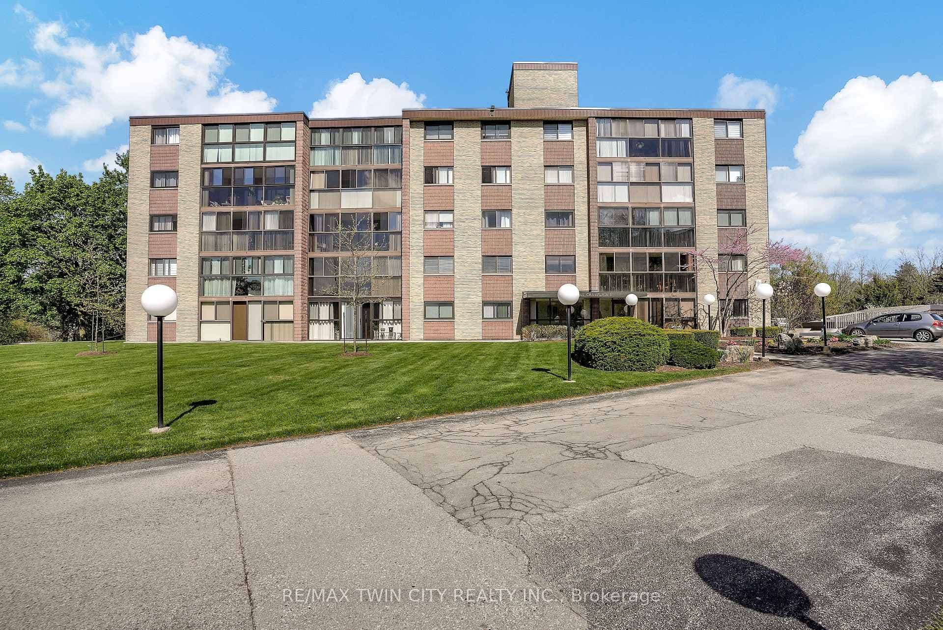 380 Champlain Boulevard Unit 303, Cambridge, ON N1R 7J6 - Photo 1