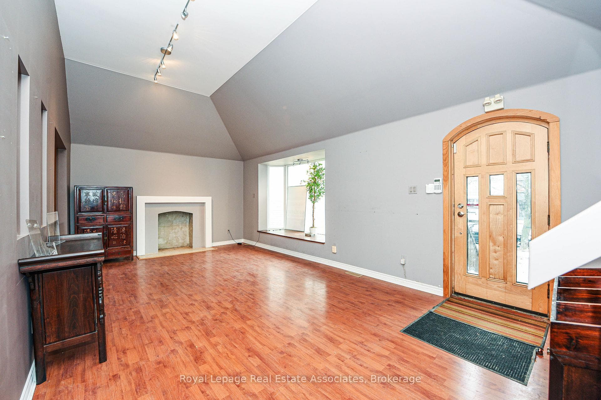270 Lakeshore Road, Mississauga, ON L5G 1H1 - Photo 1