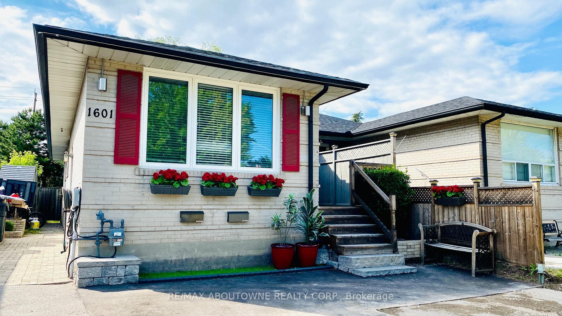 1601 Sandgate Crescent, Mississauga, ON L5J 2E3 - Photo 1