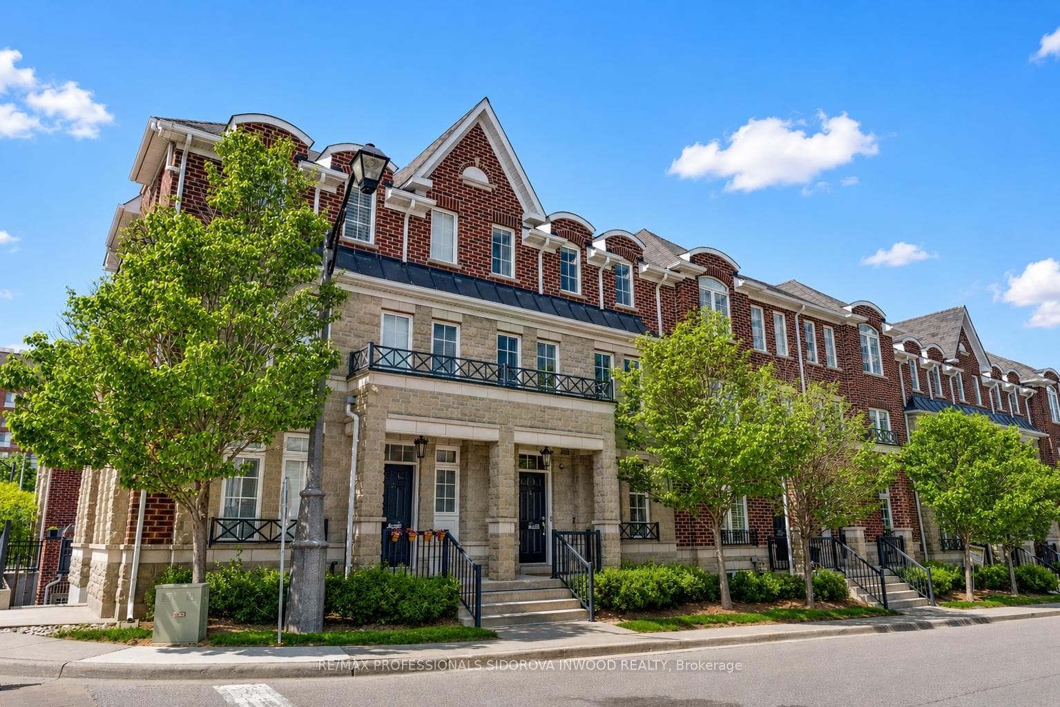 109 The Queensway N/A Unit 106, High Park / Junction / Roncesvalles, ON M6S 5B6 - Photo 1
