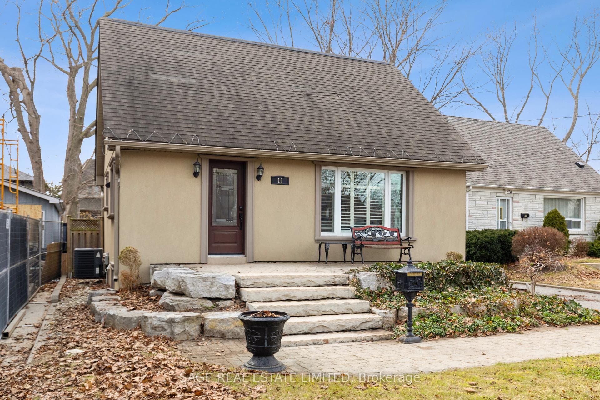 11 Chelsea Drive, Liberty Village / Parkdale / South Parkdale, ON M8W 4R5 - Photo 1