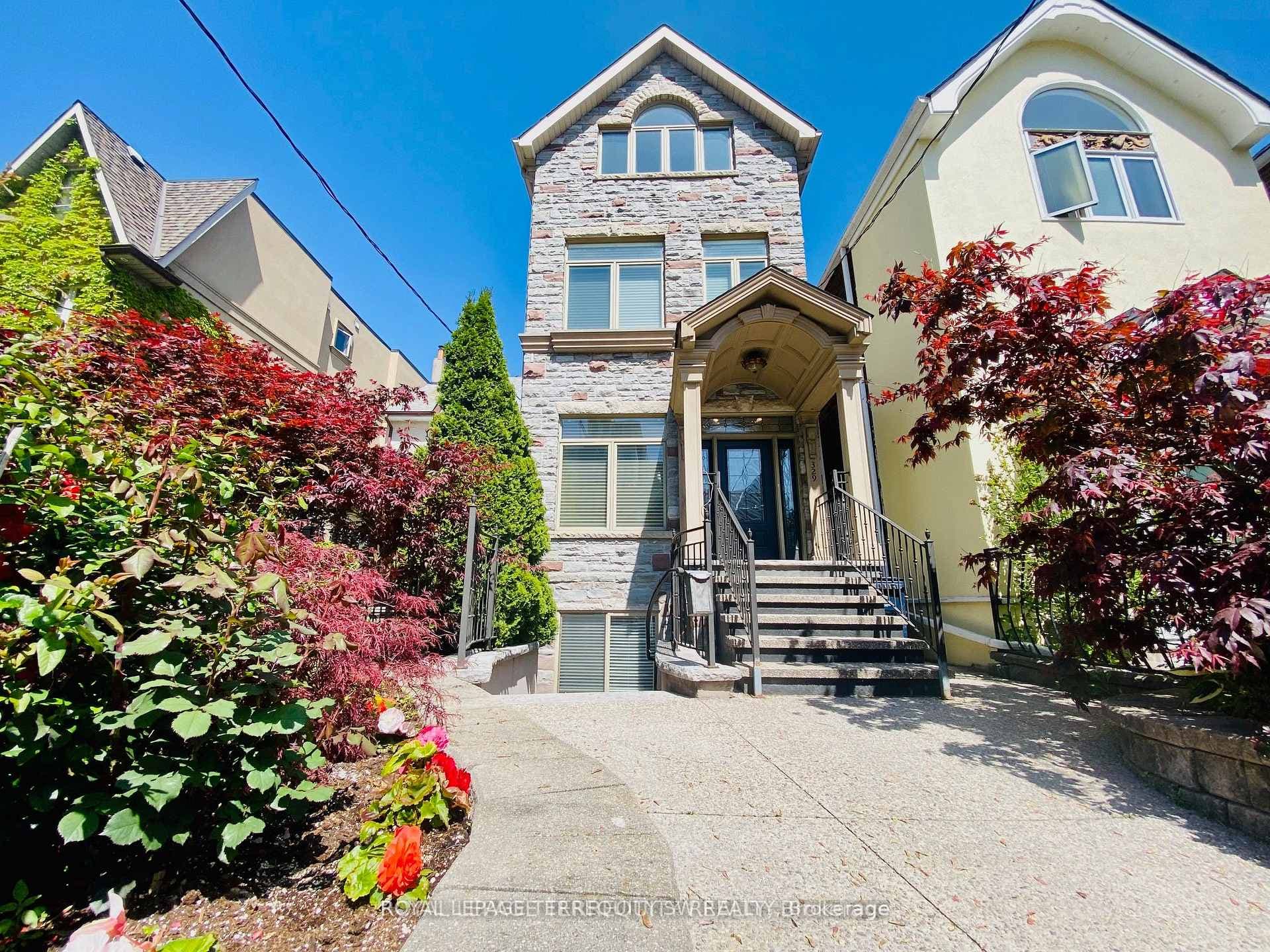 329 Lippincott Street, Toronto C01