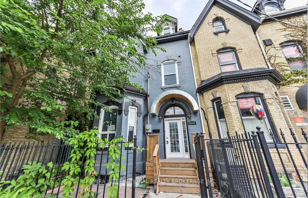 414 Dundas Street Unit 201, Regent Park / Cabbagetown / St. James Town, ON M5A 2A8 - Photo 1