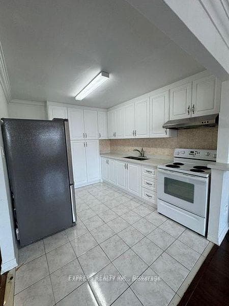 941A Lakeshore Road, Mississauga, ON L5E 1E3 - Photo 1