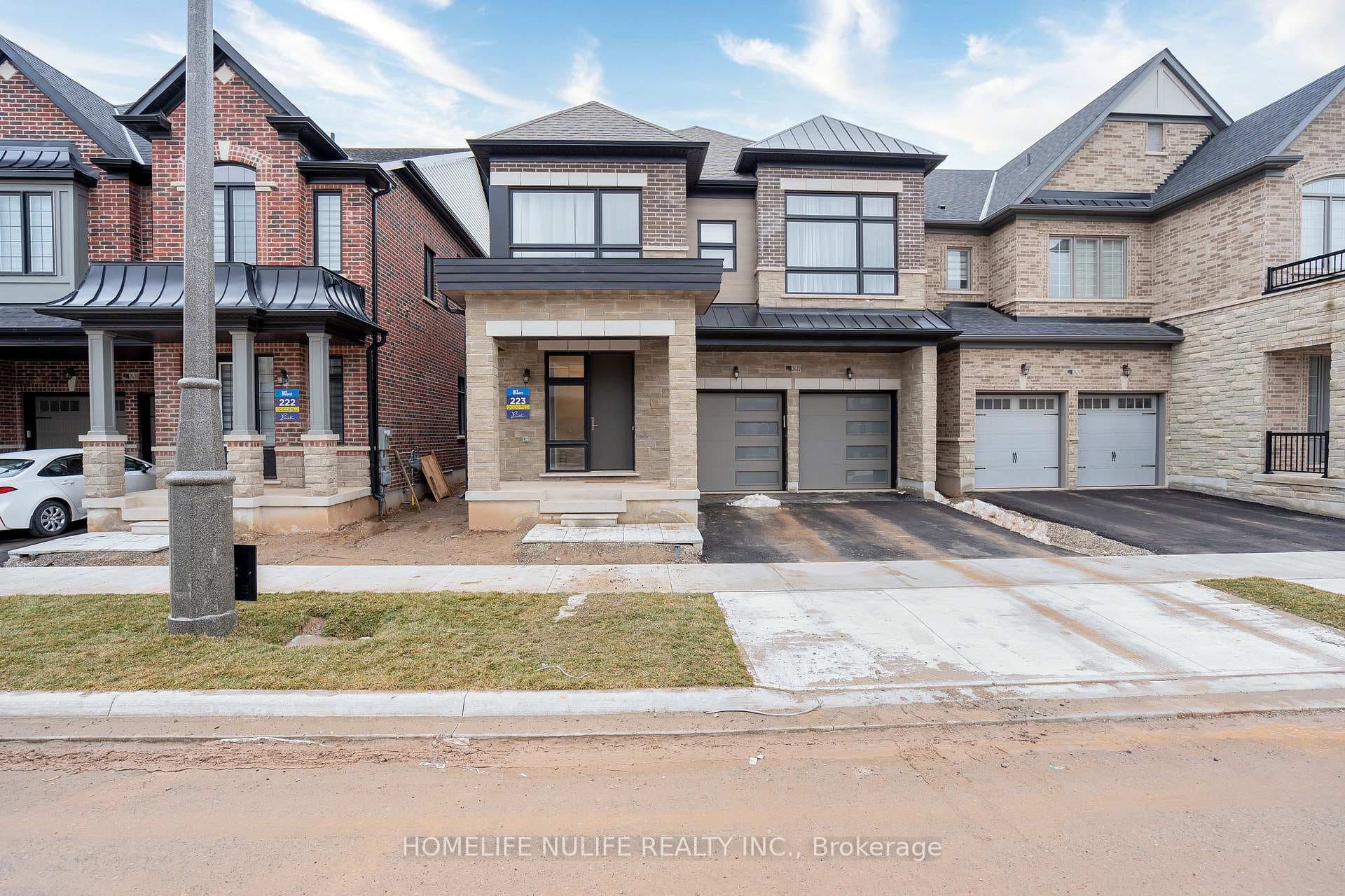 2422 Charles Cornwall Avenue, Oakville, ON L6M 5M4 - Photo 1