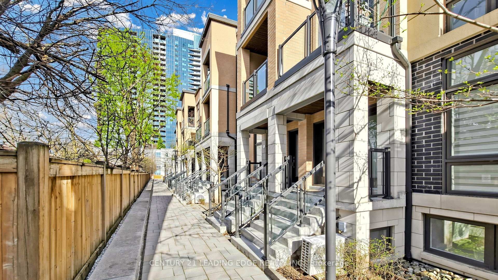 23 Eldora Avenue Unit 74, Thornhill / Willowdale, ON M2M 0B5 - Photo 1