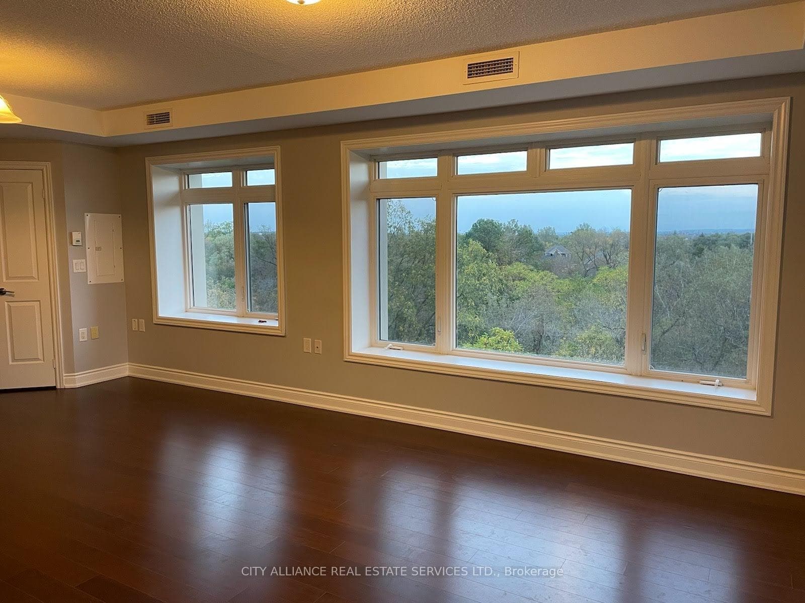 149 Church Street Unit 707, King, ON L0G 1T0 - Photo 1