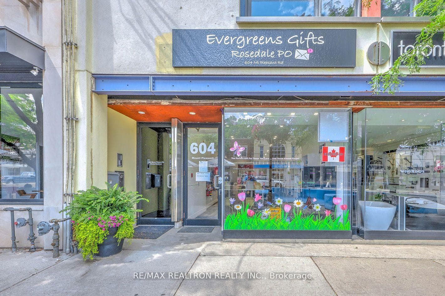 604 Mount Pleasant Road Unit Main Store, Leaside / Davisville, ON M4S 2M8 - Photo 1
