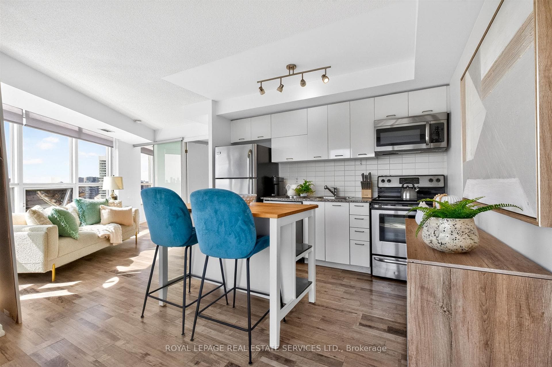 38 Joe Shuster Way Unit 1318, High Park / Junction / Roncesvalles, ON M6K 0A5 - Photo 1