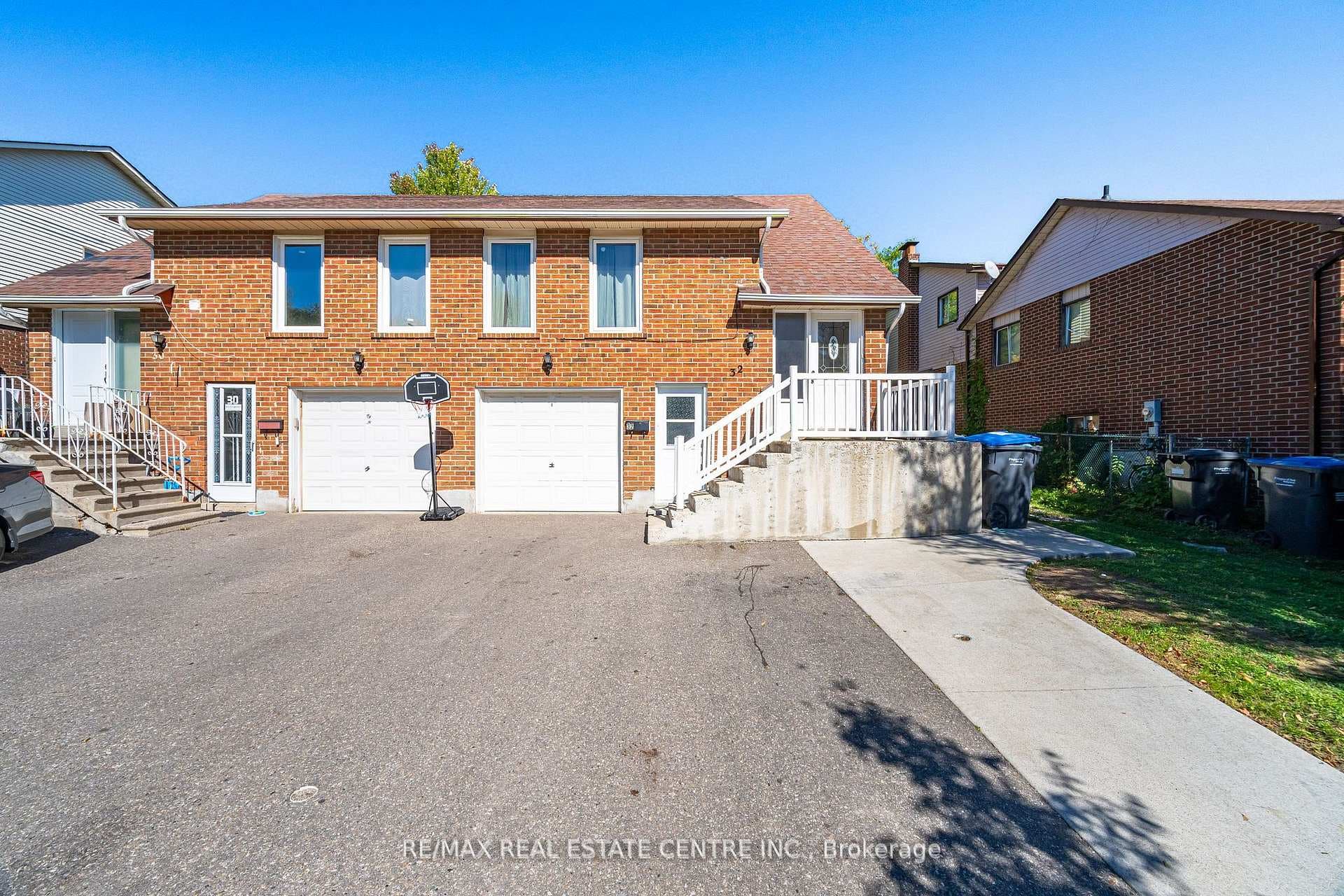 32 Mount Pleasant Drive Unit 2, Brampton, ON L6Z 1K2 - Photo 1