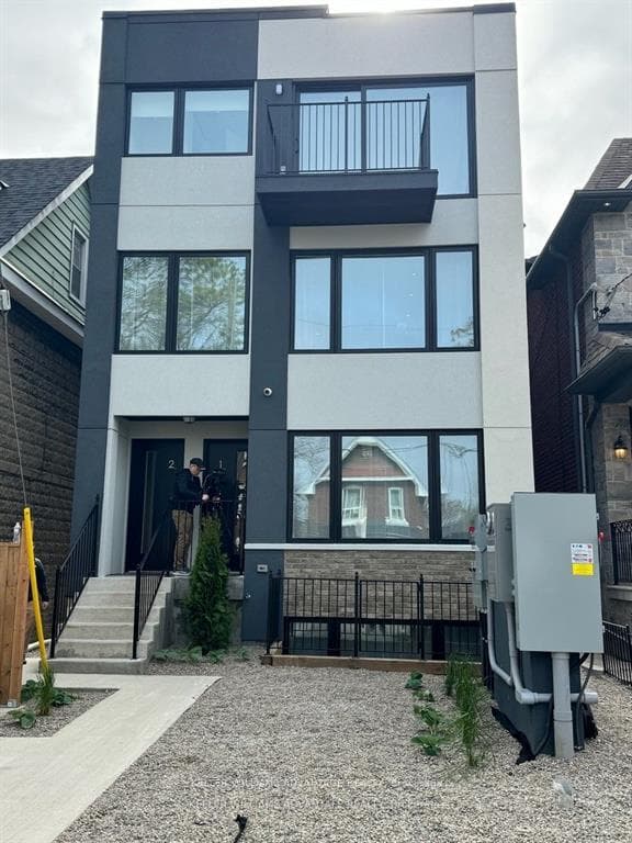 12 Batavia Avenue, Keelesdale / Eglinton West, ON M6N 4A2 - Photo 1