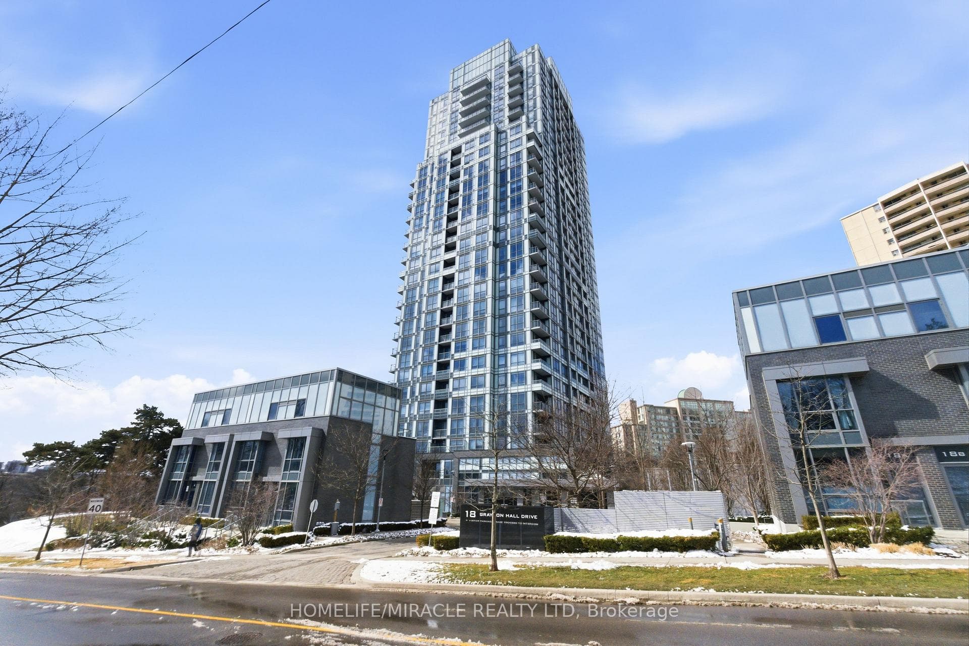 18 Graydon Hall Drive Unit 1705, Don Mills / Parkwoods / Victoria Village, ON M3A 0A4 - Photo 1
