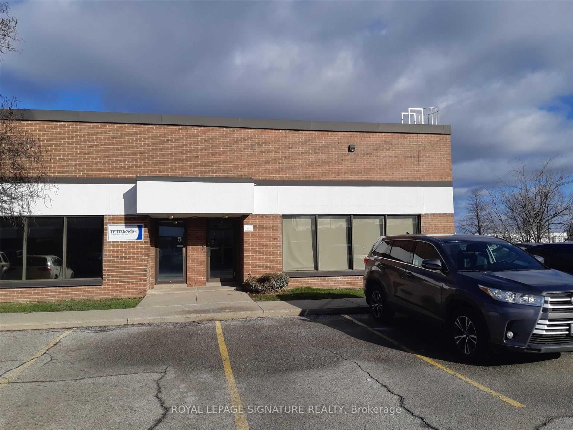 2422 Dunwin Drive Unit 6, Mississauga, ON L5L 1J9 - Photo 1
