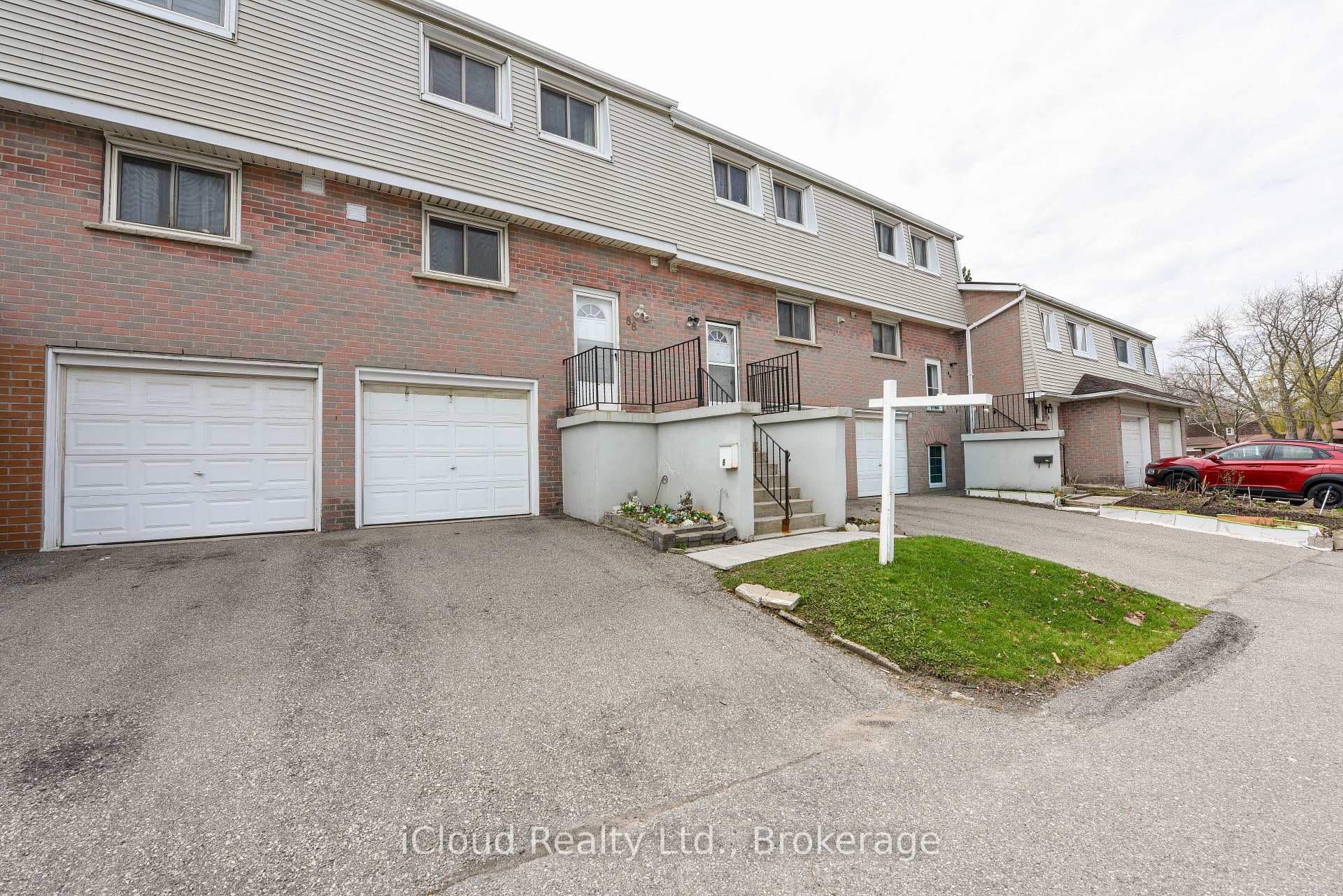 400 Mississauga Valley Boulevard Unit 88, Mississauga, ON L5A 3N6 - Photo 1