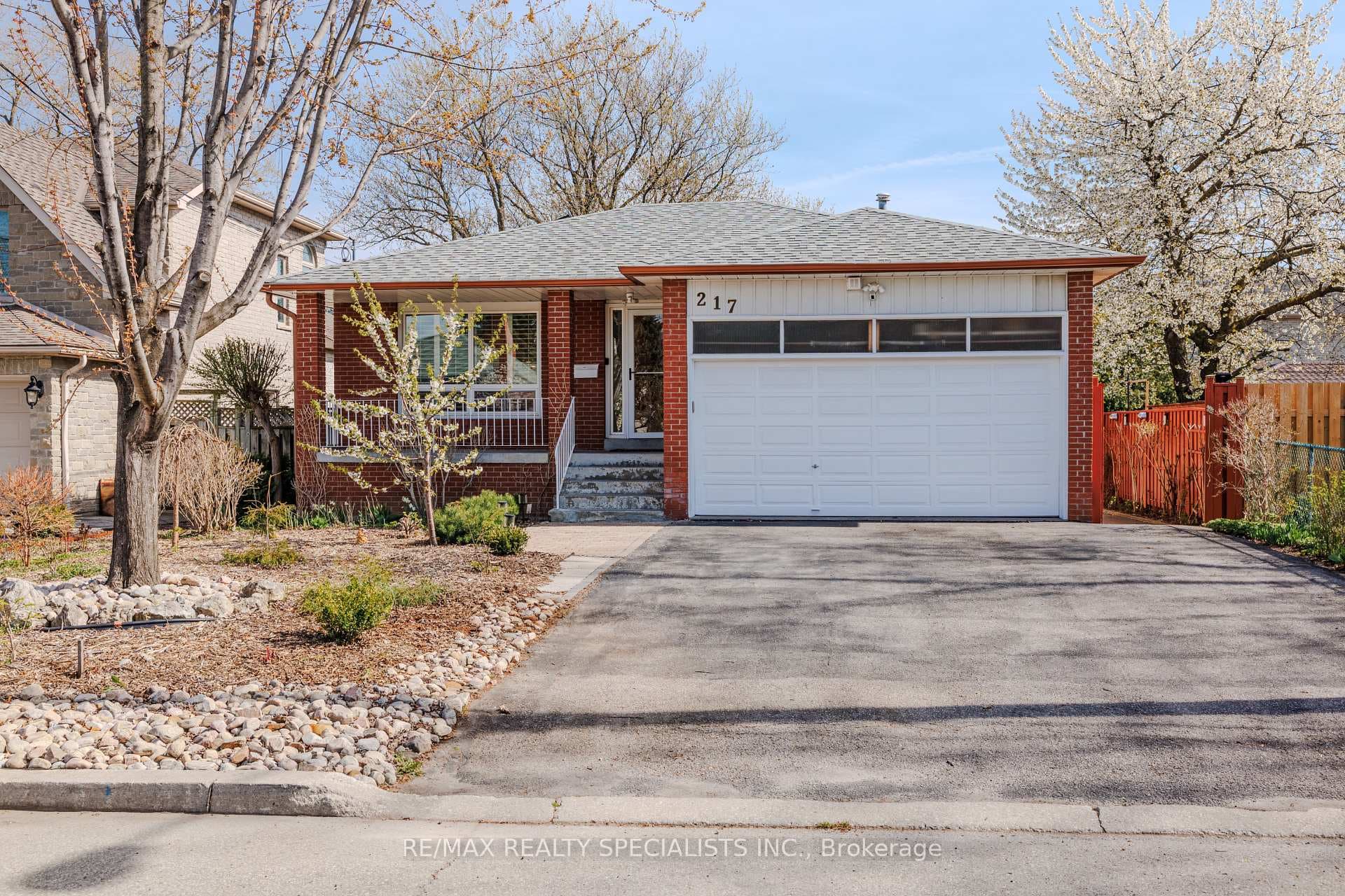 217 Mcallister Road, North York (Bathurst Manor / Clanton Park), ON M3H 2P1 - Photo 1